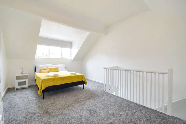Room 5, Host Stay Church Drive, Derbyshire