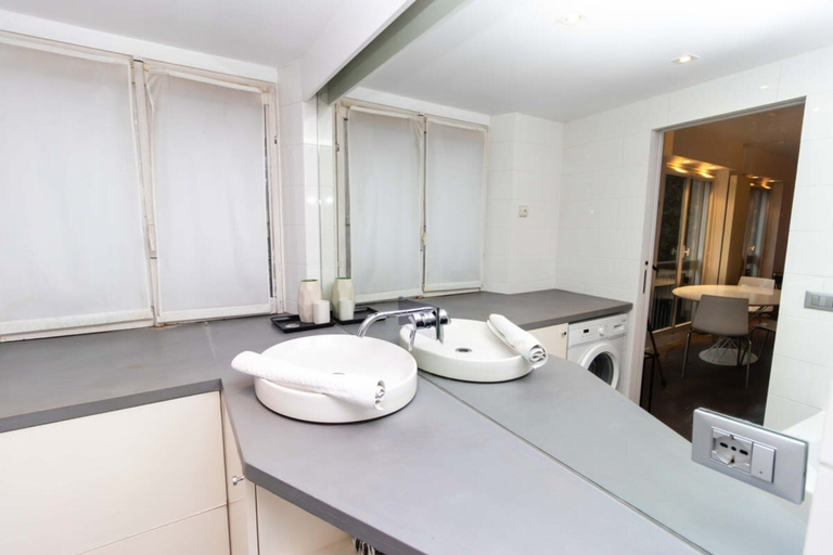 Bathroom 2, Charming Studio Paris / Le Marais, Paris