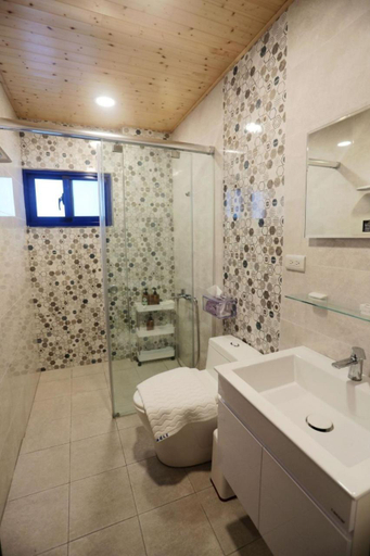 Bathroom 2, Broad Sea and Sky B&B, Penghu