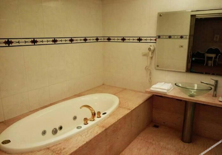 Bathroom 3, Changchun Boutique Hostel, Taipei City