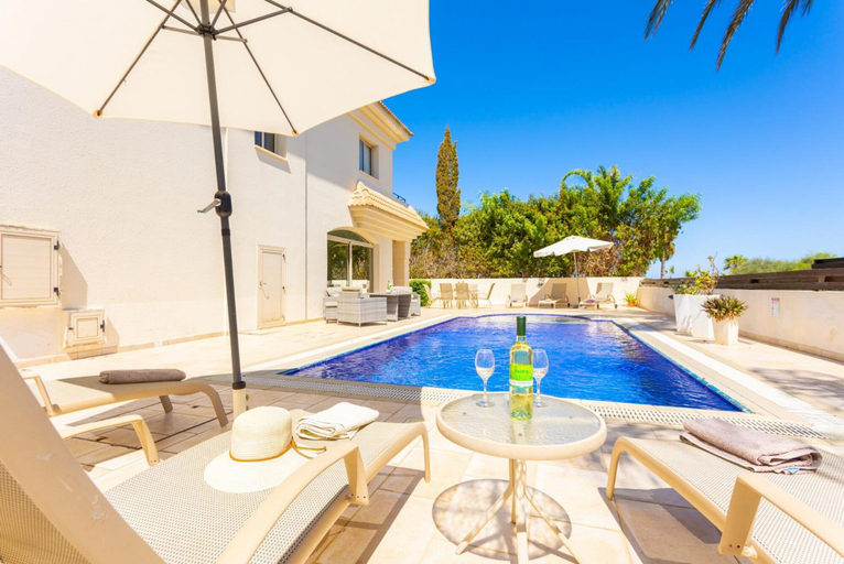 Room 2, Villa Meli With 3 Bedrooms and 3 Bathrooms