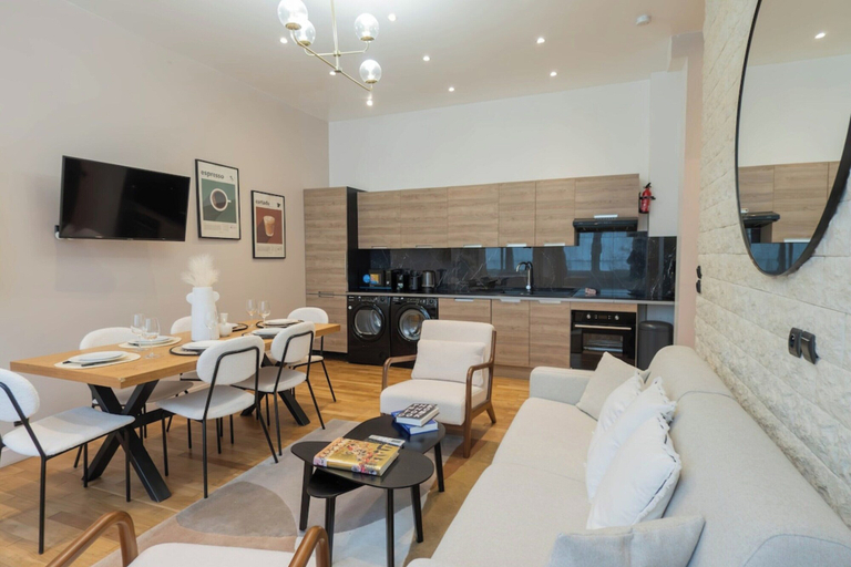 Living area 5, Spacious Air-conditioned Apartment Center of Paris, Paris