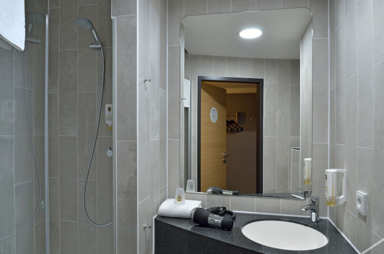 Bathroom 5, B&B Hotel Neuss, Rhein-Kreis Neuss
