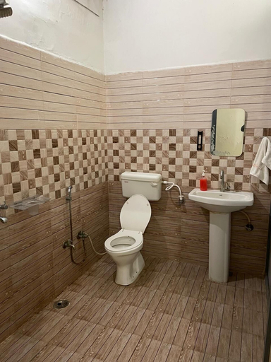 Bathroom 5, Lord Buddha Guest House, Gorakhpur