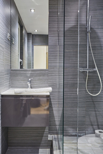 Bathroom 2, Cosy Apartment Le Marais Center of Paris, Paris