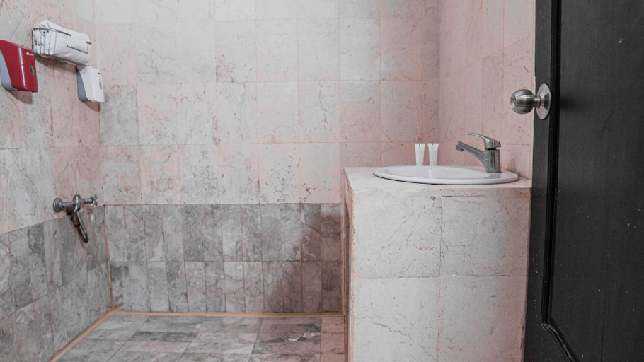 Bathroom 4, Ersha Hotel, Banjarmasin