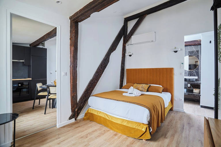 Room 2, Apartment AC 2 Bedrooms Le Marais Beaubourg, Paris