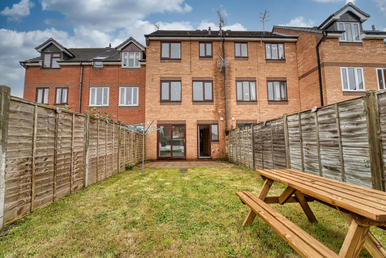 Room 4, Host Stay Coney Green, Worcestershire