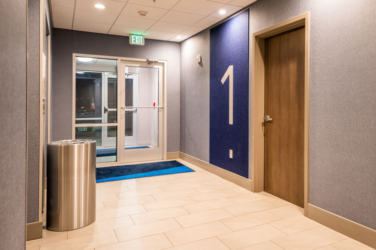 Public Area 2, Holiday Inn Express & Suites CHARLOTTESVILLE by IHG, Albemarle