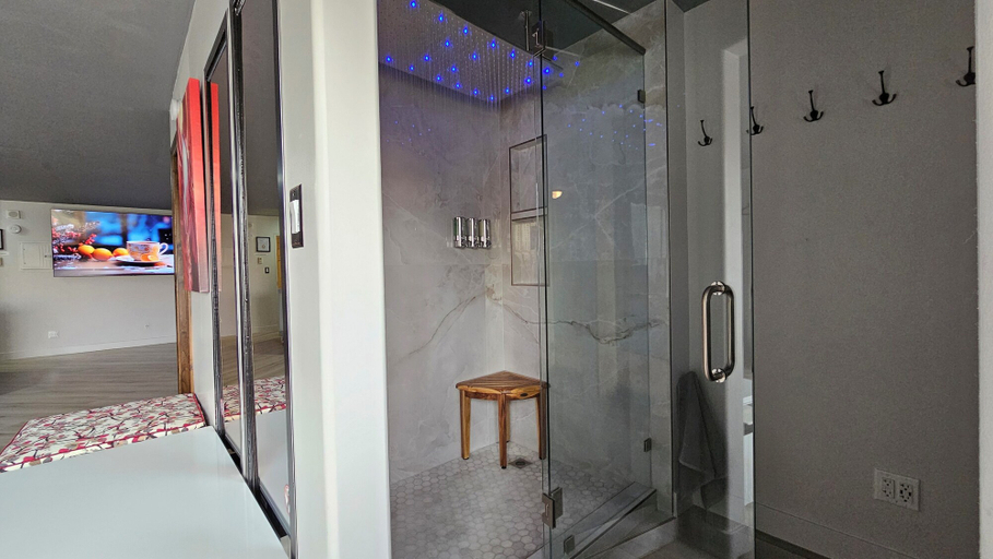 Bathroom, LVStripHouse Condos Sleeps up to 14, Clark