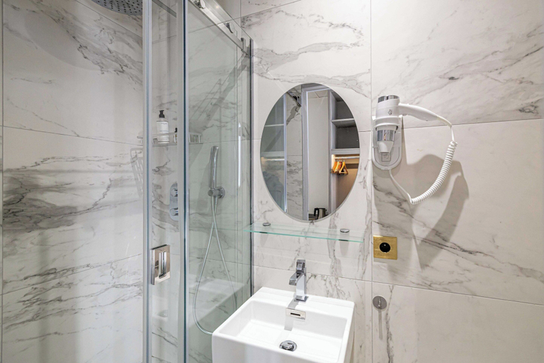 Bathroom, Avaton Hotel - Deluxe Room - Cannes Palais, Alpes-Maritimes