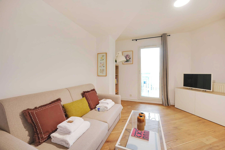 Living area 3, Bright, Modern Studio for 2P - La Defense, Hauts-de-Seine