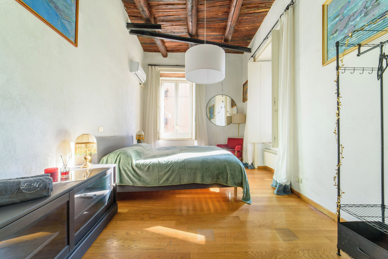 Bedroom 4, Evaref House, Napoli