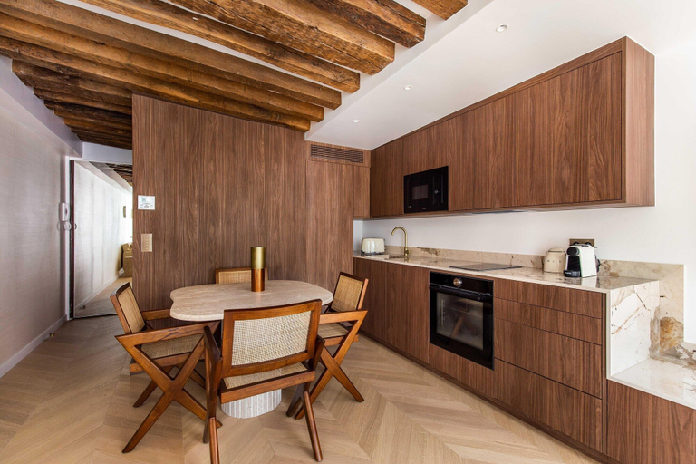 Dining 4, Magnificent Apartment /AC -1br/4p- Palais-royal, Paris