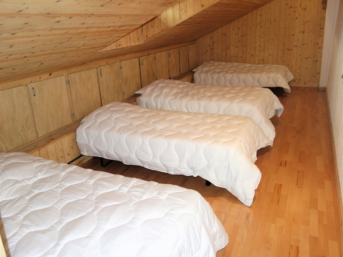 Room 5, Ski Lift Apartment With Views, Sion