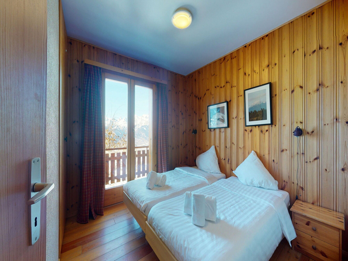 Room 2, Chalet in the Heart of Valley With Balcony, Conthey
