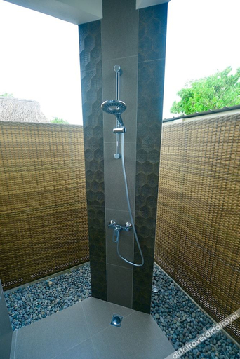 Bathroom 4, Halamanan Residences, Panglao