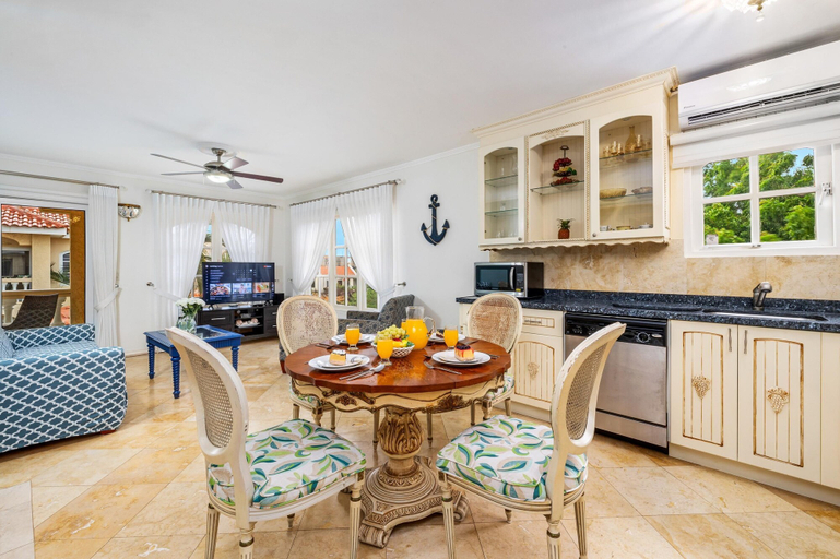 Room 3, Cozy 1br1ba w Balcony Pool in Great Location