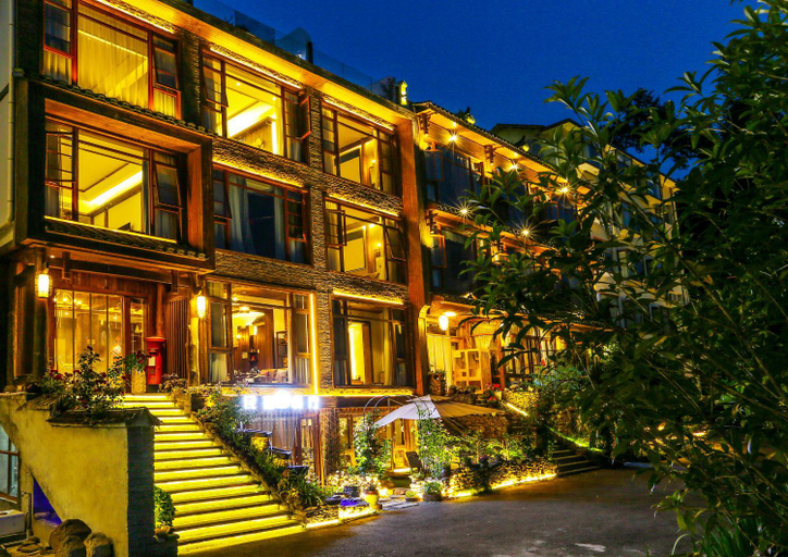 Exterior & Views