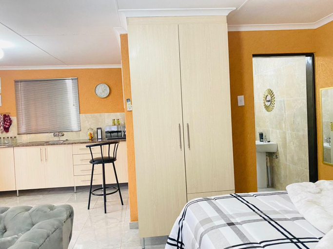 Others 3, Muzee Wethu Accommodations, Gert Sibande