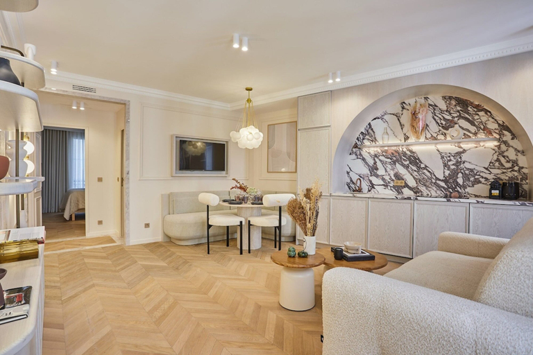 Living area 4, Apartment in the Marais With Air-conditioned, Paris