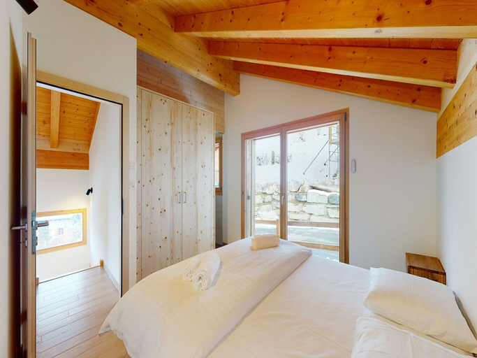 Room 3, Cozy Chalet Amidst Valley With Balcony, Hérens