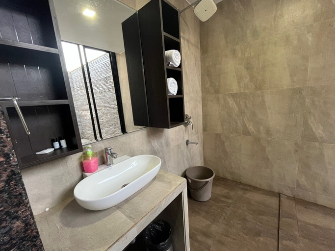 Bathroom 4, Sarvaswa Resort - Raipur, Raipur