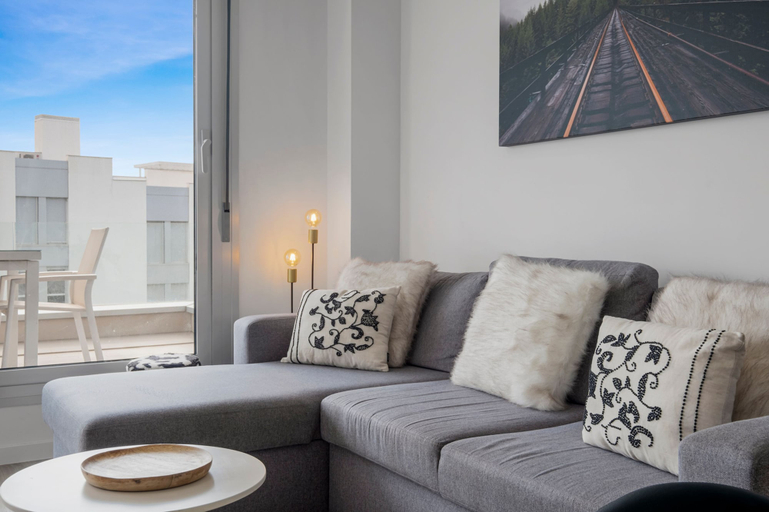 Room 5, Cancelada Stunning Penthouse by Costarentals - Ref M37, Málaga