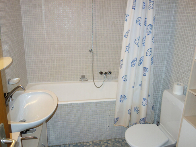Bathroom 5, Centrally-located Apartment in Veysonnaz, Sion