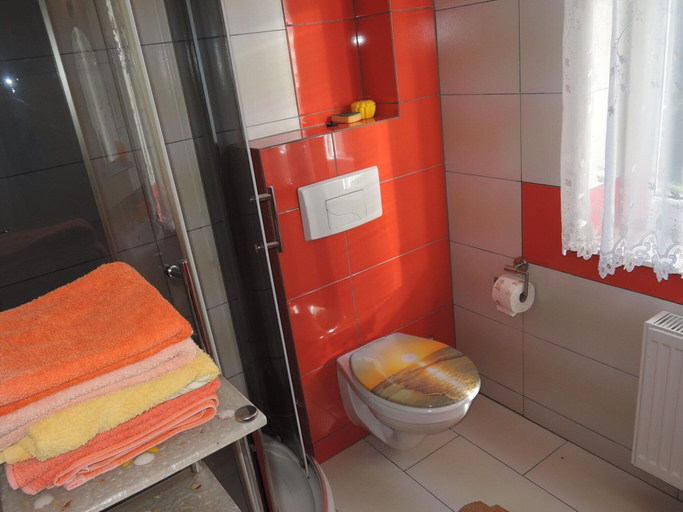 Bathroom 5, Holiday Home Dziwnowek by Baltic Sea Beach, Kamień