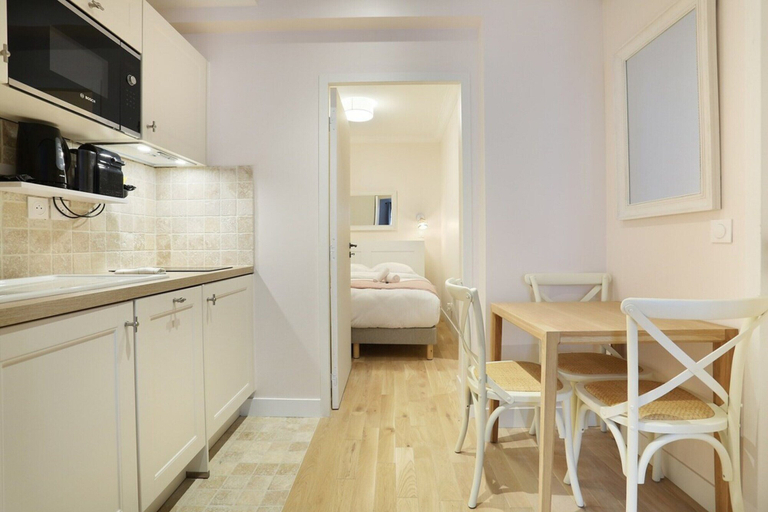 Dining 5, Charming Apartment Center of Paris, Paris