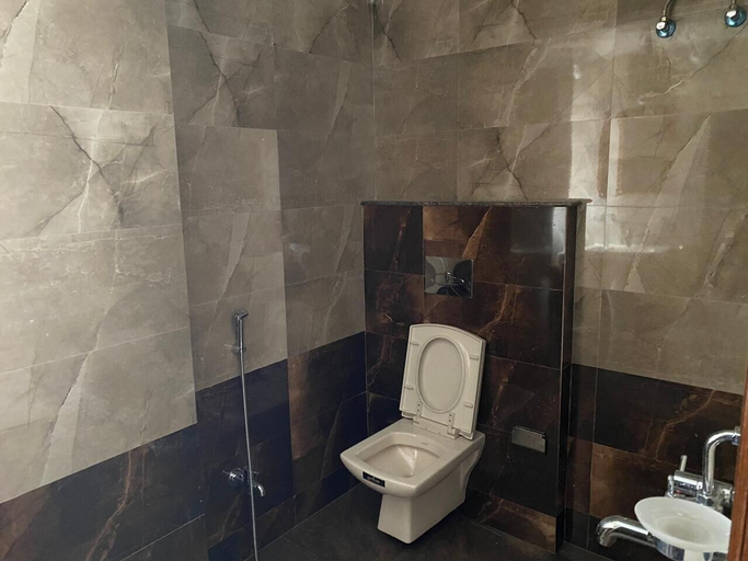 Bathroom 4, THE IMPERIAL INN by ROH, Kamrup Metropolitan