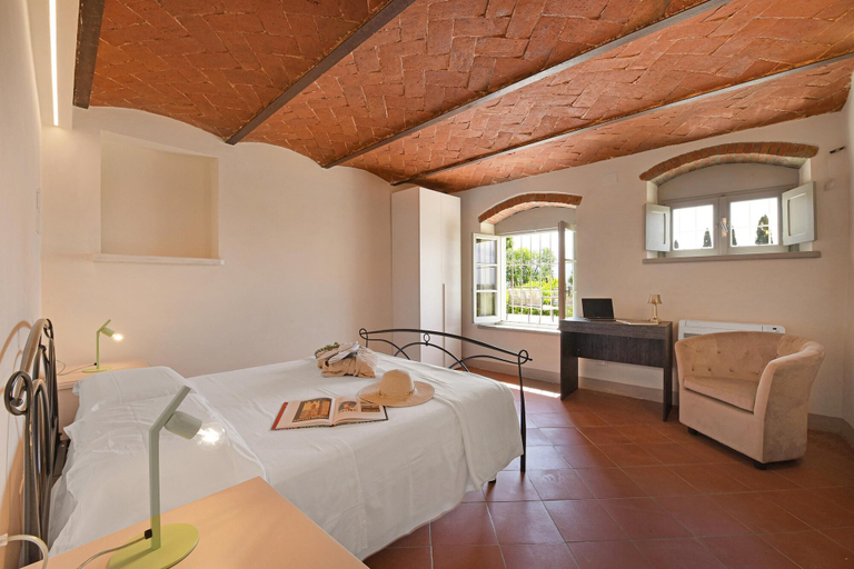 Room 5, Amazing Panoramic Villa La Poggiola, Arezzo