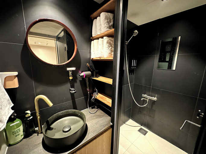 Bathroom 5, Nomad Live Hostel, Haeundae