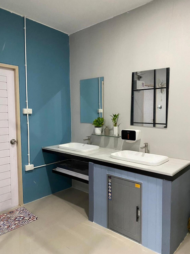 Bathroom 4, Bunk Ubon Hostel, Muang Ubon Ratchatani