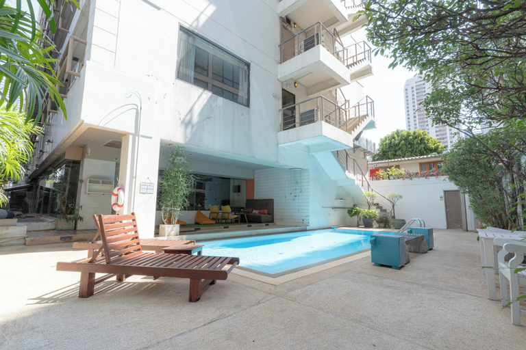Exterior & Views 2, Journeyhub Sukhumvit 26 Bangkok, Khlong Toey