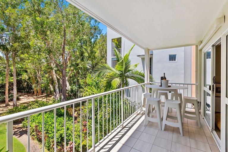 Room 2, Melaleuca Hideaway - Beach Pool Free Parking, Cairns
