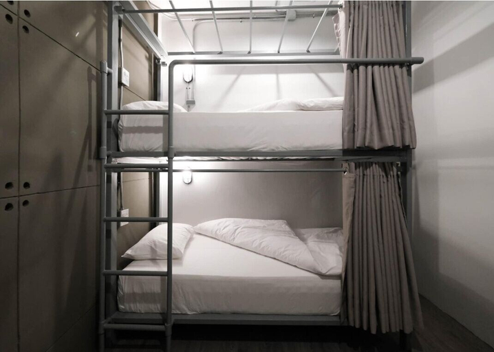 Bedroom, Man Cave Hostel, Vientiane