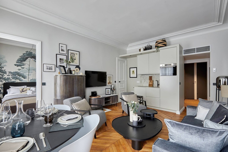 Living area 4, Superb New 1 Bedroom Flat Notre Dame de Paris, Paris