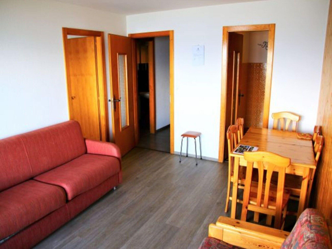 Dining 2, Exquisite Apartment With Balcony, Sion