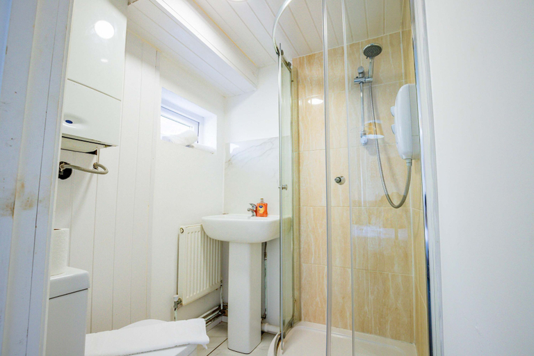 Room 4, Host Stay Manfield Avenue, Warwickshire