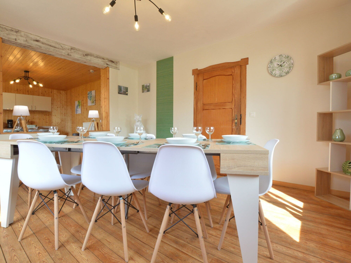Dining 3, Fine Holiday House with Sauna & Large Terrace near Malmedy, Liège