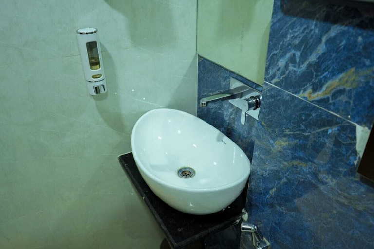 Bathroom 4, Hotel Evara Inn, Varanasi