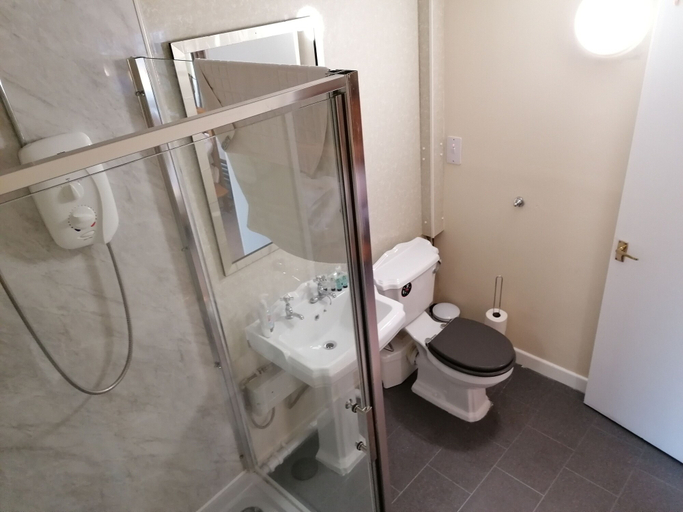 Bathroom 4, The Crown Inn, Wiltshire