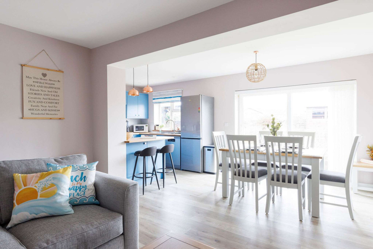 Room 4, Home From Home 3-bed Nr East Wittering Beach, West Sussex