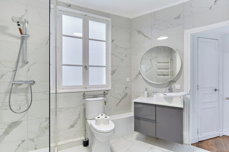 Bathroom 3, Sublime Apartment Center of Paris/Le Marais, Paris