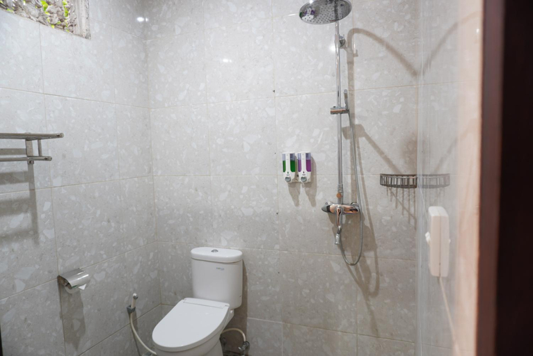 Bathroom 4, Putra Bisma, Gianyar