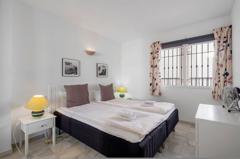 Room 2, Sunny Flat With Pool in Riviera del Sol - Ref 96, Málaga