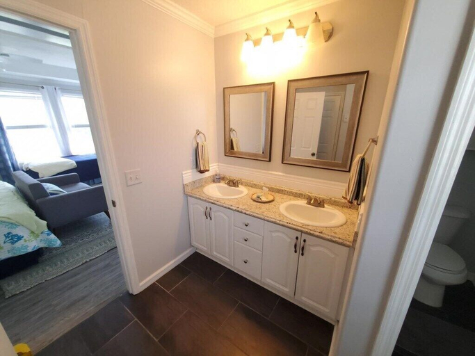 Bathroom 4, All Decked Out, Saint Johns