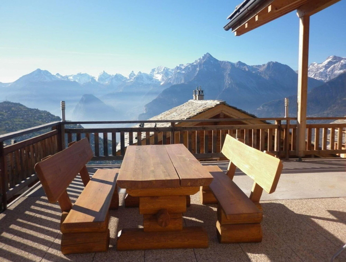 Interior detail, Christoph Standing & Calm Chalet 10 Pers, Conthey